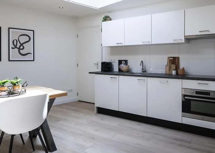 Private Design W Garden&parking