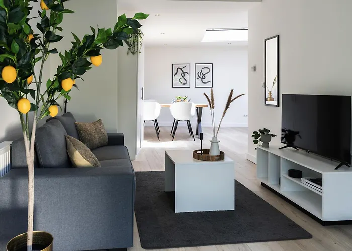 Private Design W Garden&parking