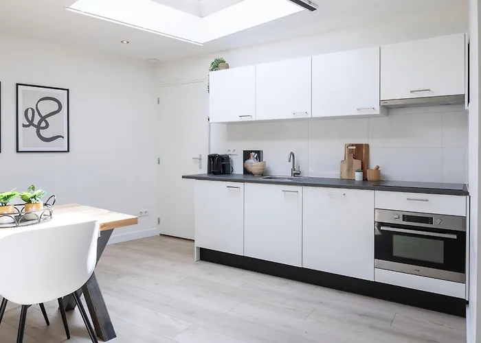 Private Design W Garden&parking