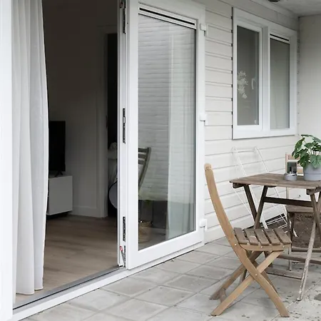 Private Design W Garden & Parking