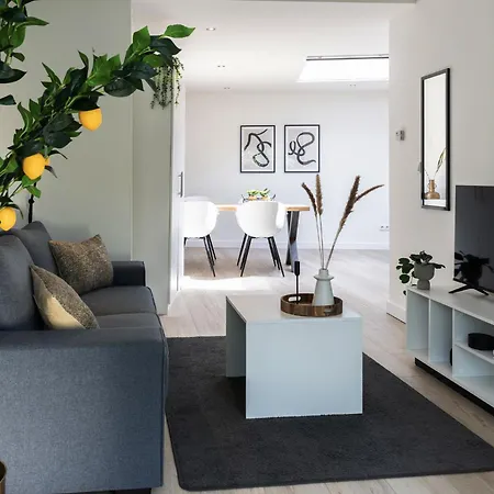 Private Design W Garden & Parking