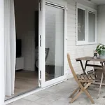 Private Design W Garden & Parking