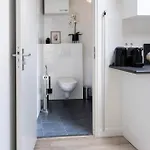 Private Design W Garden & Parking Holiday home *